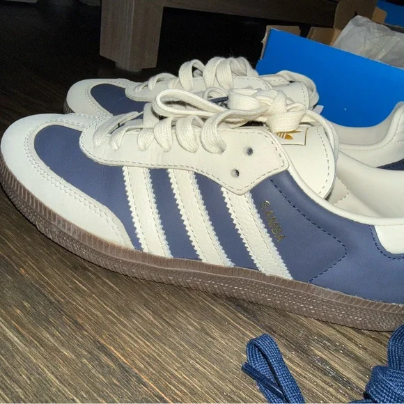 adidas Samba OG W in Navy/Cloud White with Gold Accents - Picture 5 of 7